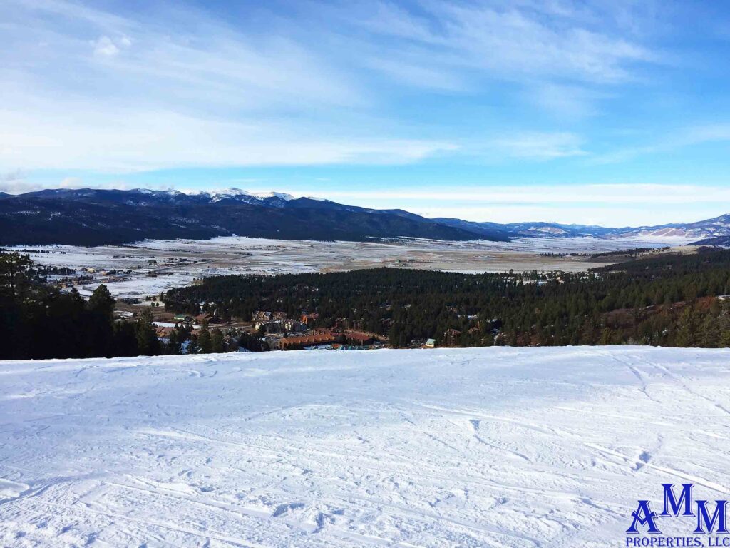 Stunning views and family fun are waiting for you at our Cozy Mountain Condo!